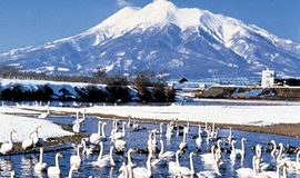 2月の山　岩木山（青森県）