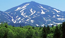 3月の山　十勝岳連峰（北海道）